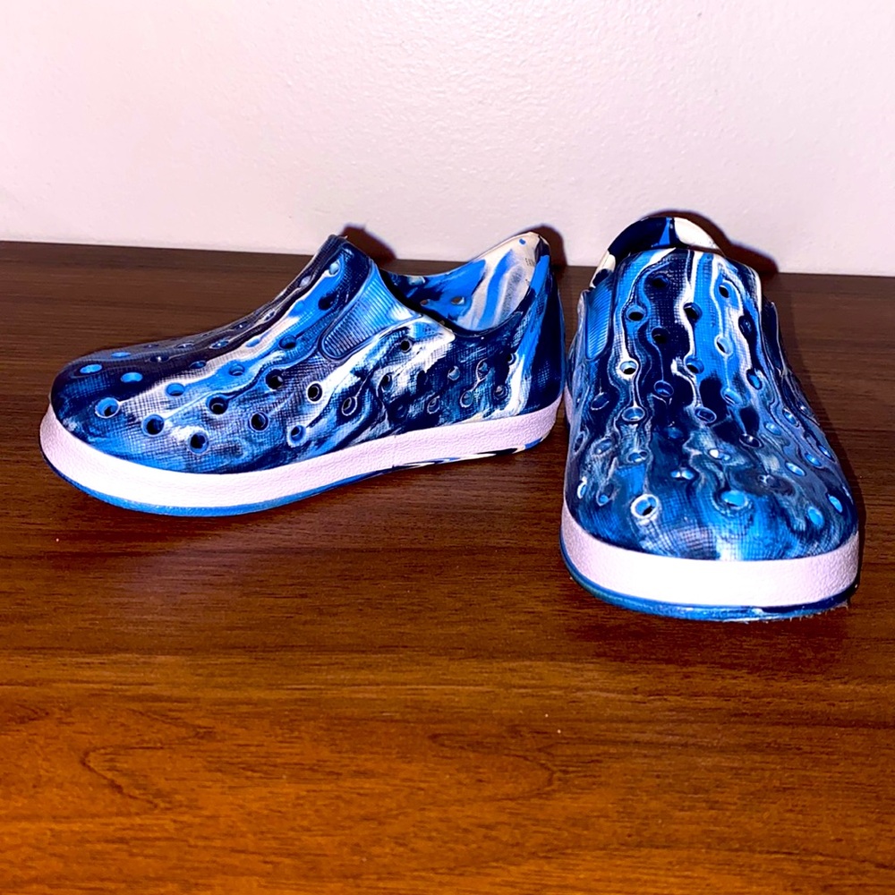 NWOT Cat & Jack water shoes